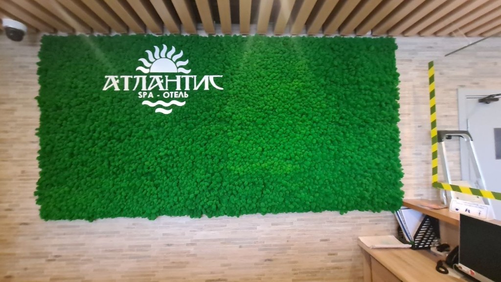 Панно из ягеля с логотипом в ресепшен
