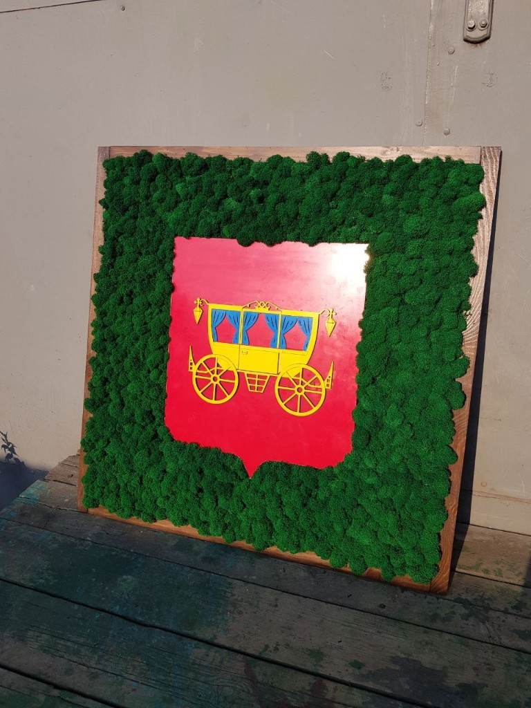 Панно из ягеля с гербом